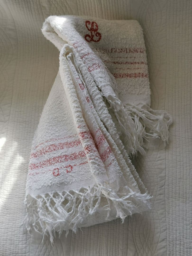 アンティークフランス レッドラインボーダー モノグラム刺繍L