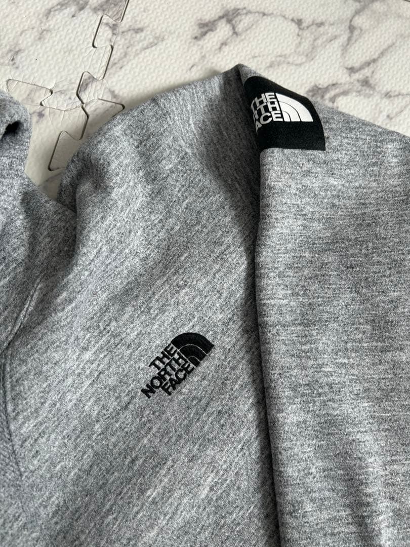 ノースフェイス フード付きパーカー