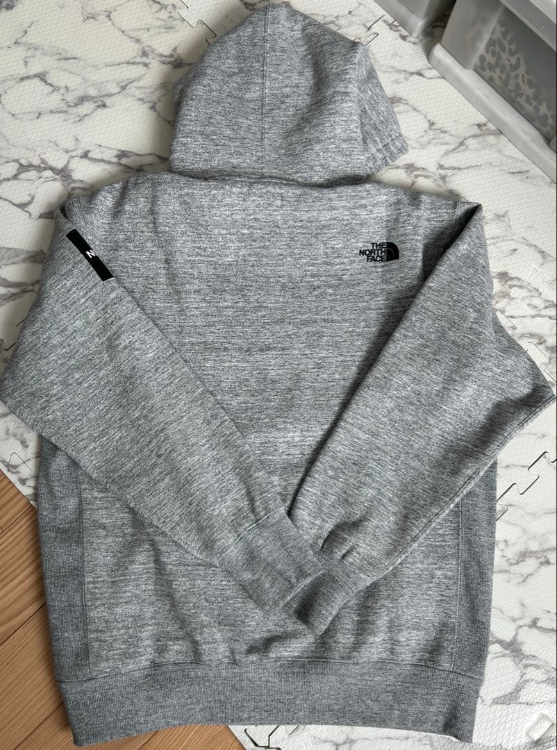 ノースフェイス フード付きパーカー