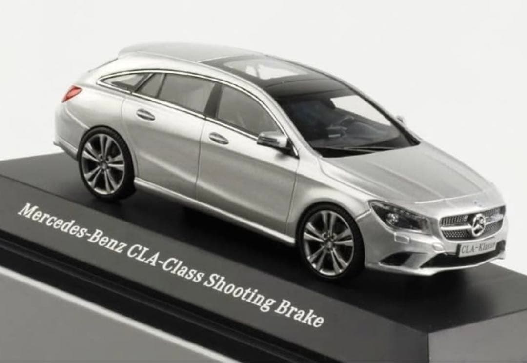 メルセデス・ベンツ CLA シューティング ブレークシルバー フィギュア