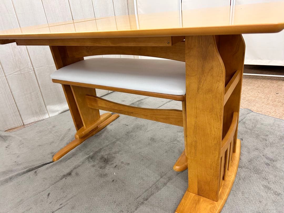 片バタ式ダイニングセット（テーブル・回転チェア×2・ベンチ）