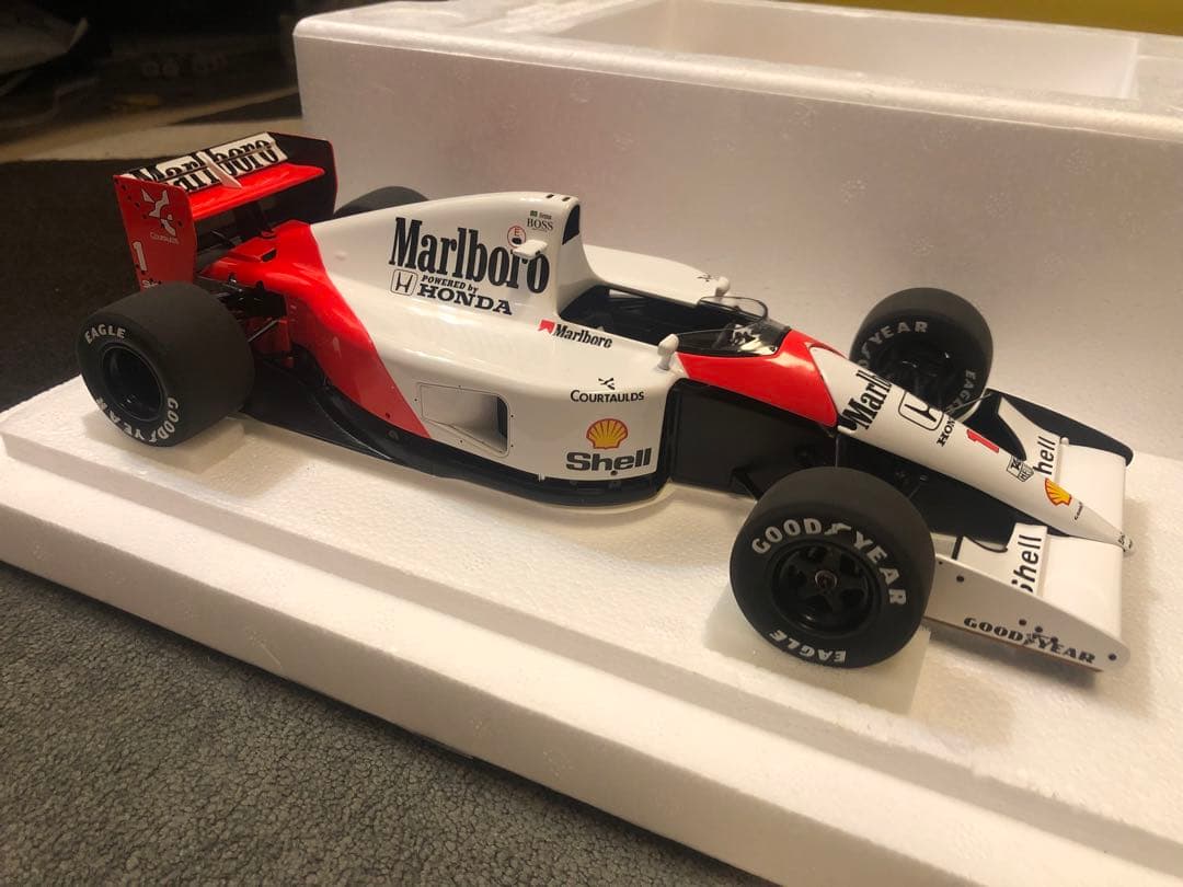 オートアート 1/18 マクラーレンMP4/6 日本GP A.セナ マルボロ仕様