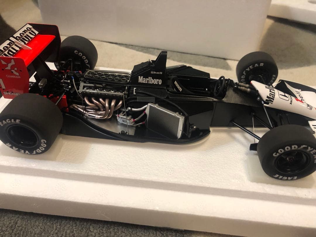 オートアート 1/18 マクラーレンMP4/6 日本GP A.セナ マルボロ仕様