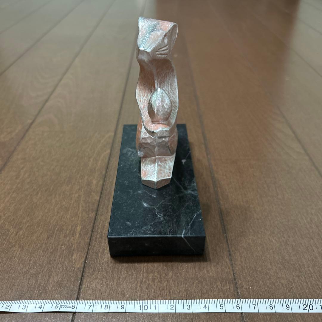 金属製ネズミの置物 黒色石台付き 金属製ネズミの置物 黒色石台付き