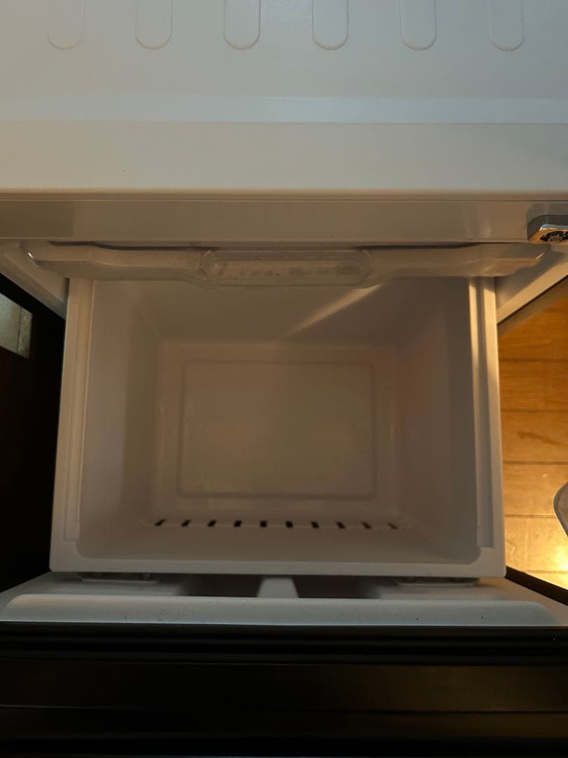 Hisense 冷蔵庫 黒色 4段棚