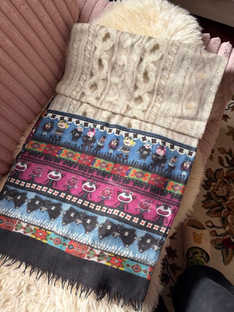 アルベロベロ幾何学模様 ブタさん柄ニットマフラー - メルカリ