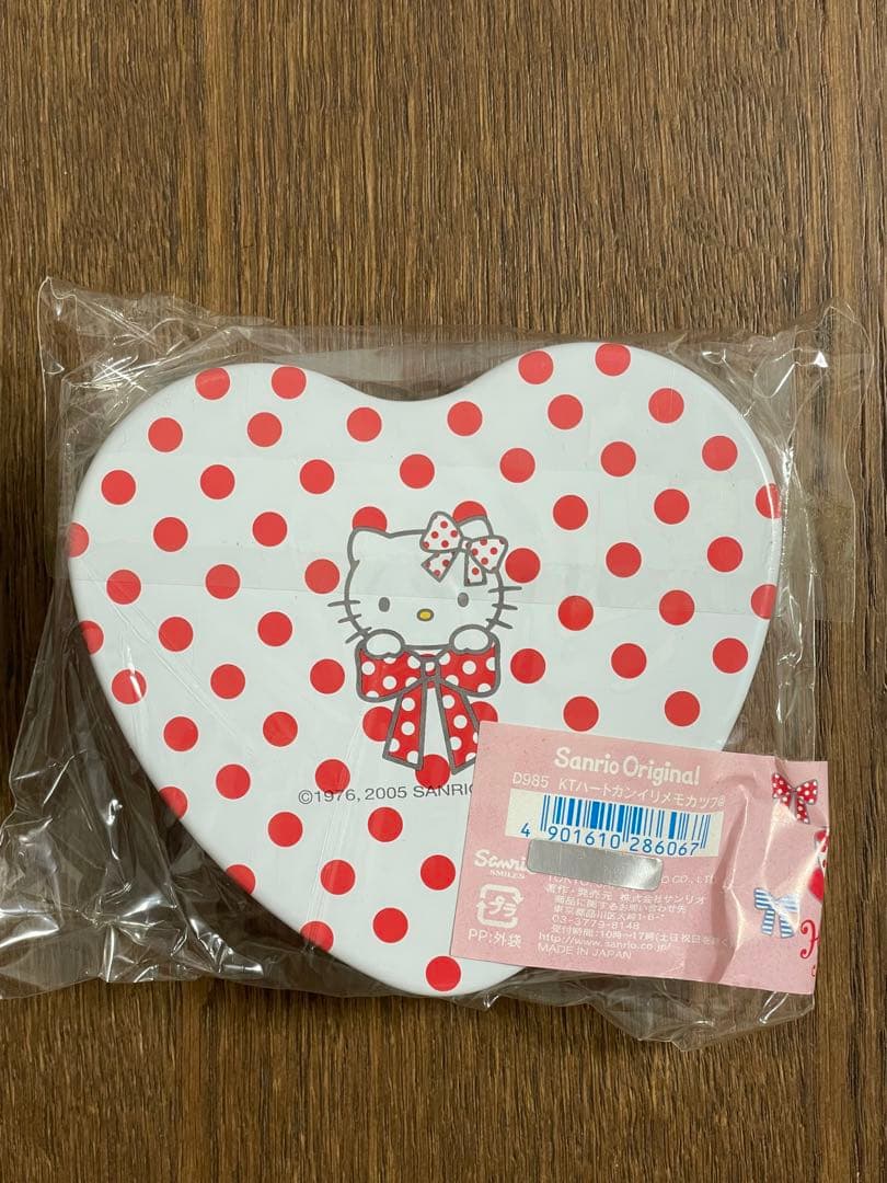 サンリオ♡キティ ハート缶入り ダイカットメモ 2005年