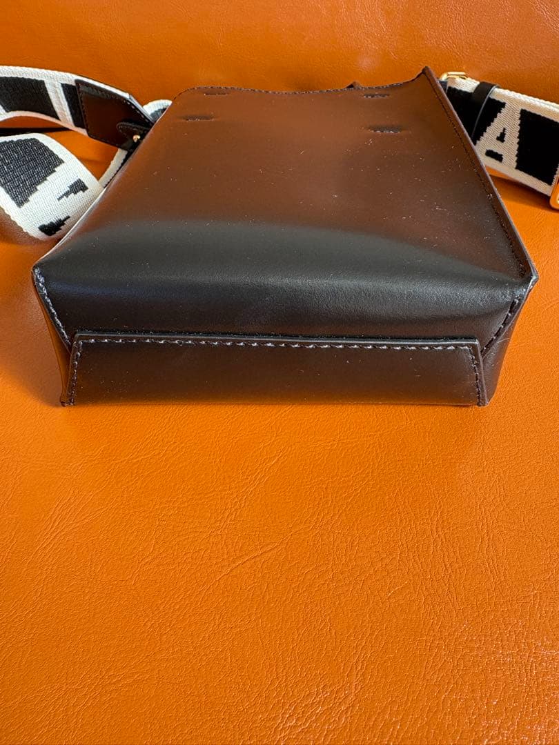 MARNI MUSEO ナノバッグ ブラック レザー MARNIロゴストラップ