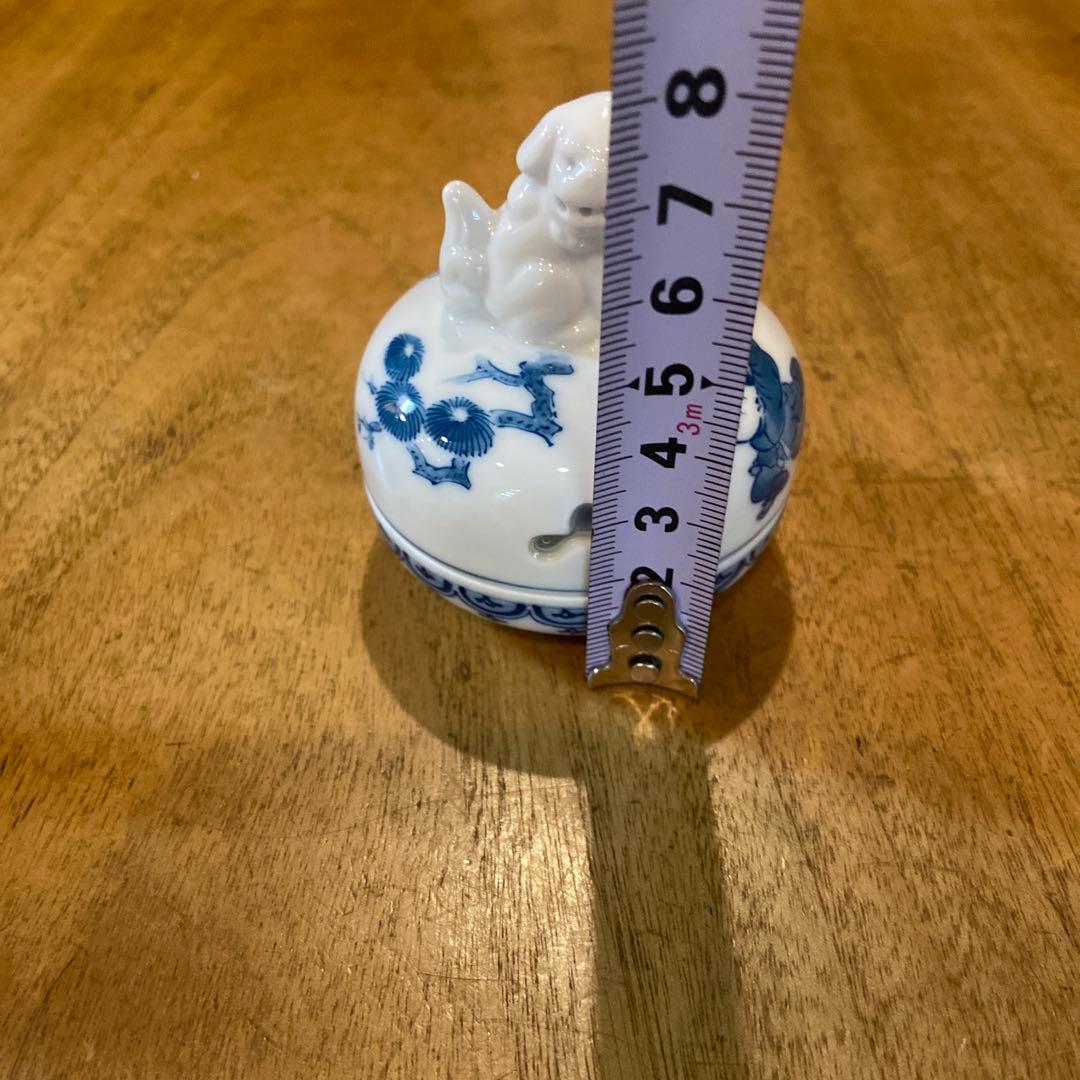 三河内焼　平戸紅山作　透かし彫り水晶獅子香合