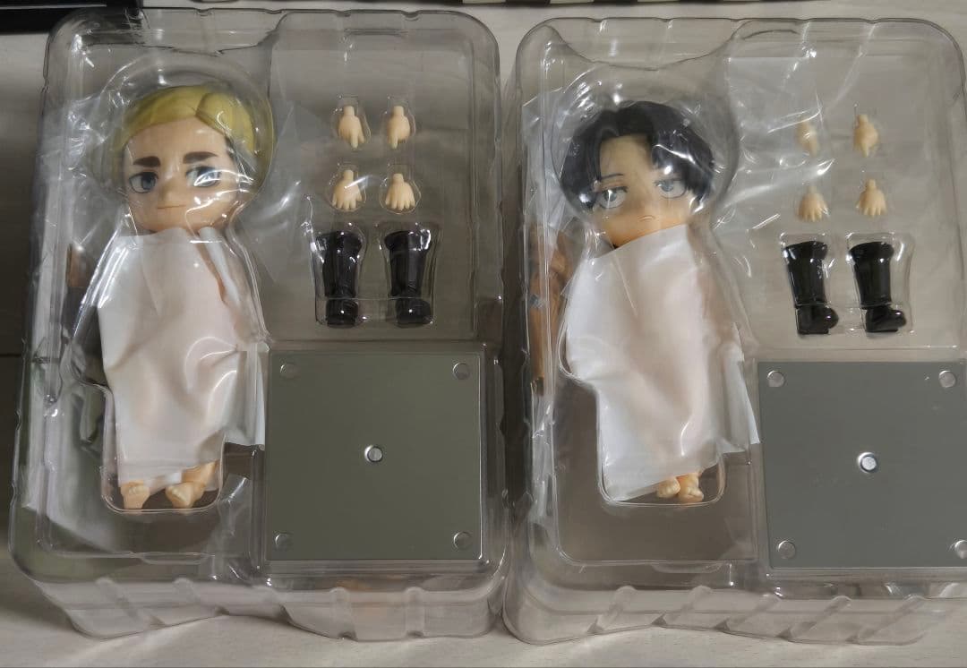 進撃の巨人　ねんどろいどどーる　エルヴィン　リヴァイ