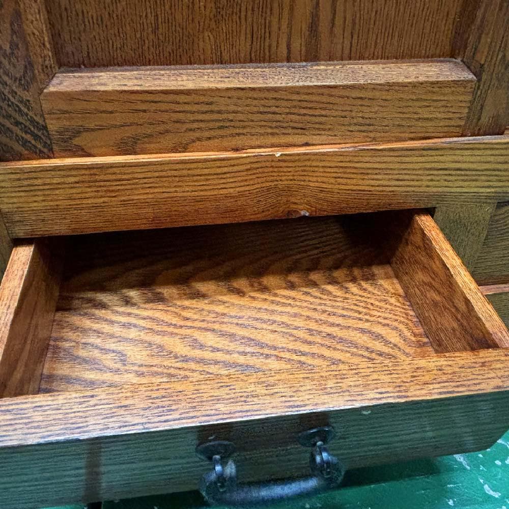 お買い得！ 高級家具 オーク(ナラ)無垢材 飾り棚 茶箪笥 レトロ 小振り