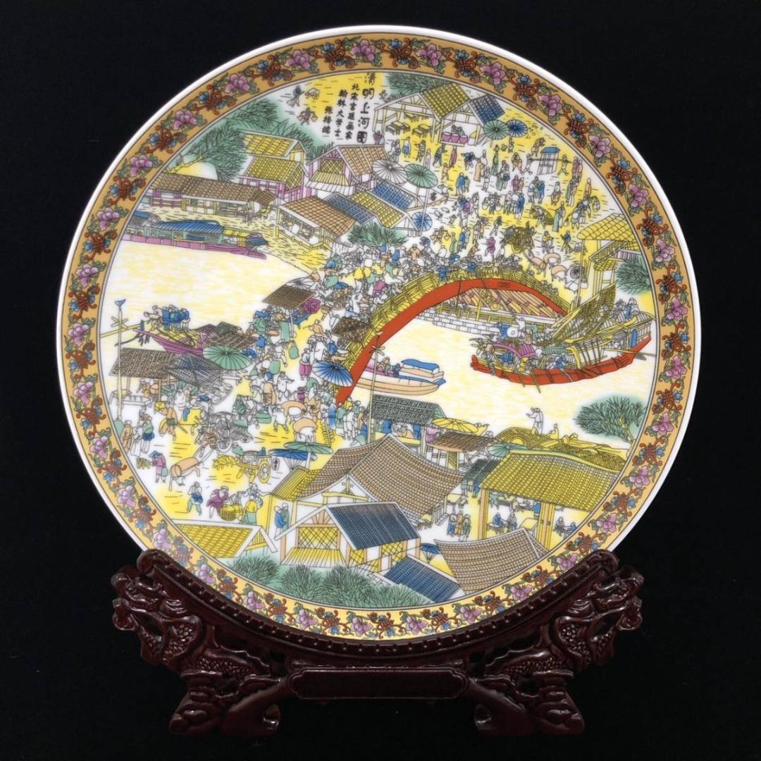 中国古美術・骨董品・旧蔵粉彩陶芸大清乾隆年製子供迎春彩飾皿・置物