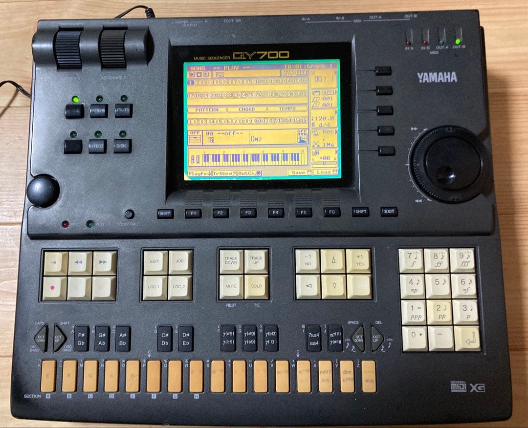 ヤマハ YAMAHA QY700 ミュージックシーケンサー