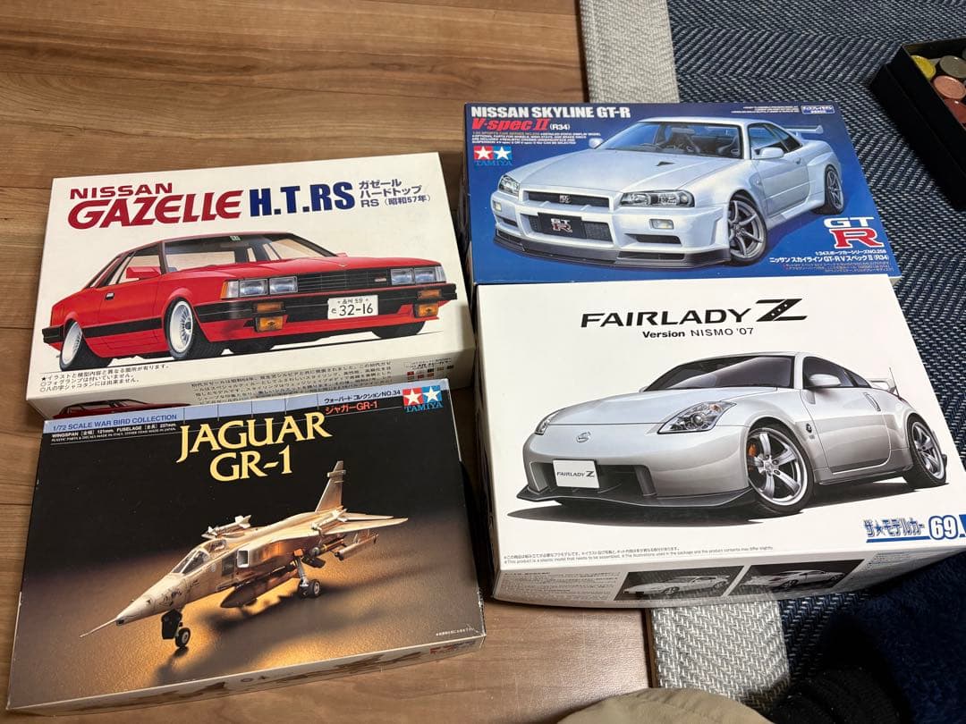 プラモデル　用具一式　塗料　スプレーなど