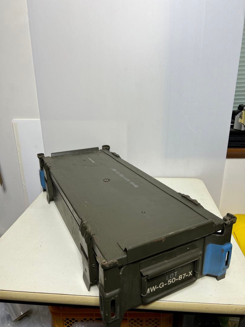 ミリタリー防水スチールケース（ビンテージ放出品）