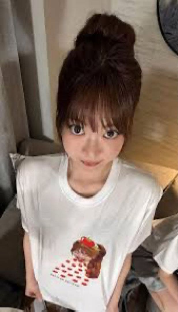 三*錐様 ルセラフィム SPAGHETTI Tシャツ EAT IT UP ウンチ