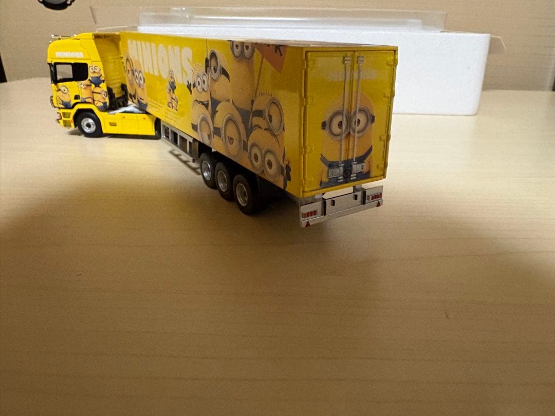 COOL CAR ミニオン トレーラー 1:64