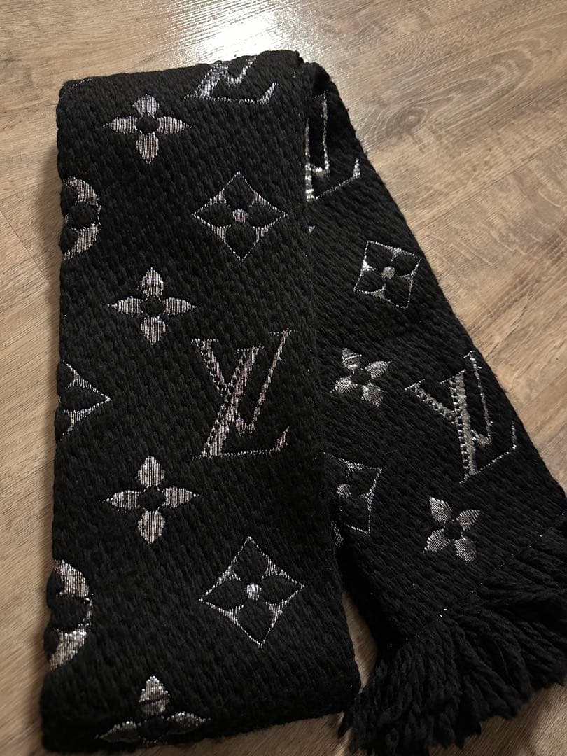 Louis Vuitton ロゴ入りマフラー