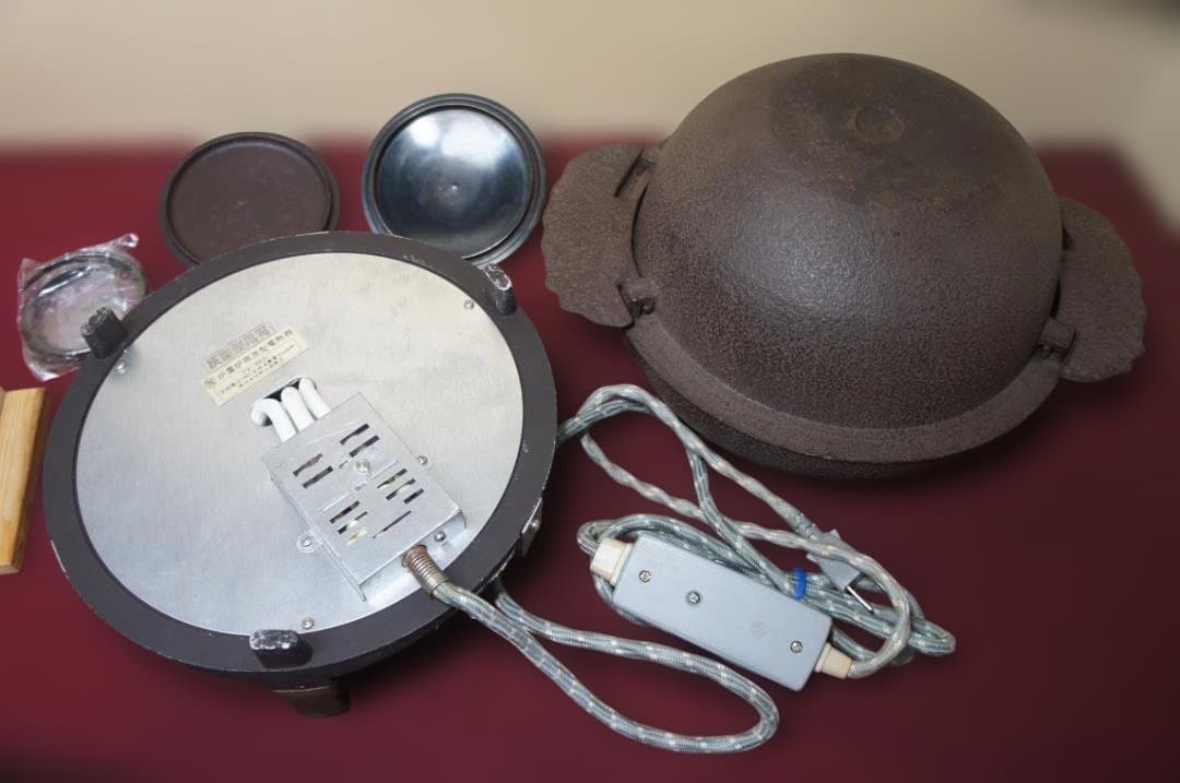 ☆桑色置炉 在銘裏甲釜 裏釜 替え蓋 釜鐶 置炉