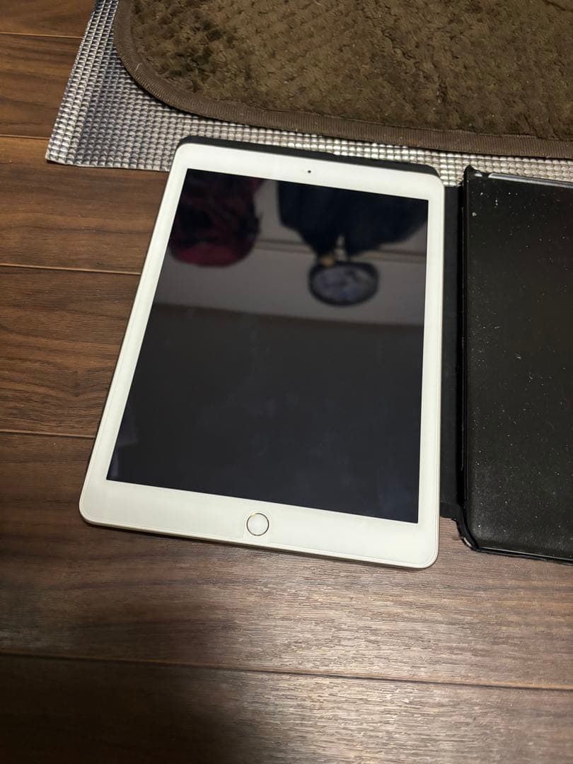 Apple iPad 第5世代 32GB (A1822) ゴールド 9.7インチ