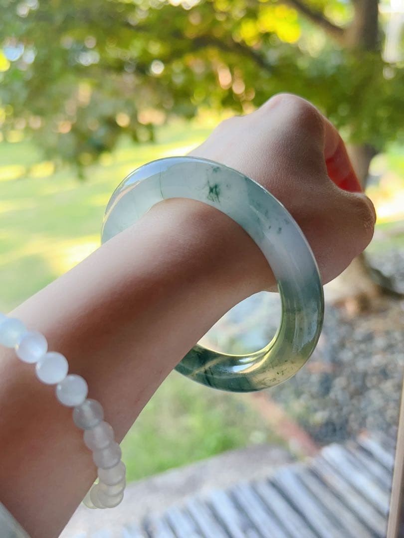 氷飄花　翡翠色バングル　新疆産天然天山翠玉　氷翠バングル　55.5 訳あり値段
