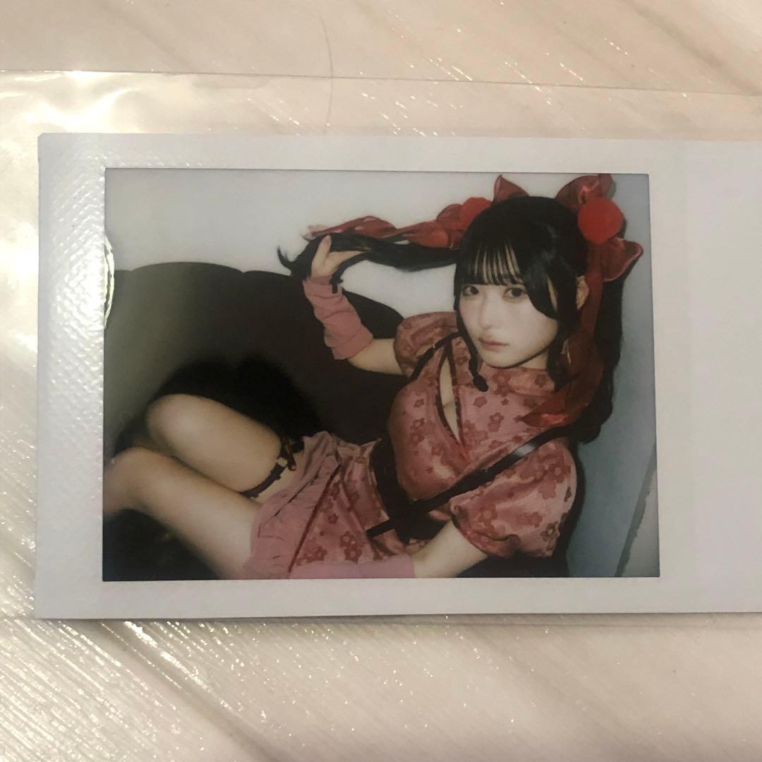 きゅるりんってしてみて逃げ水あむ チャイナ衣装チェキ - メルカリ