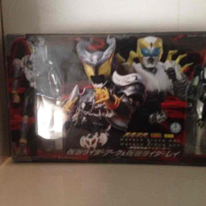 SHフィギュアーツ 仮面ライダーキバ セット