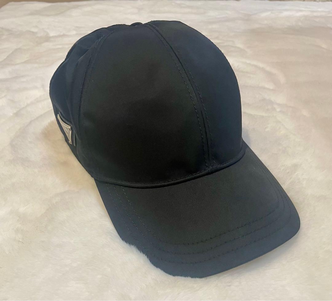 PRADA ブラック ベースボールキャップ