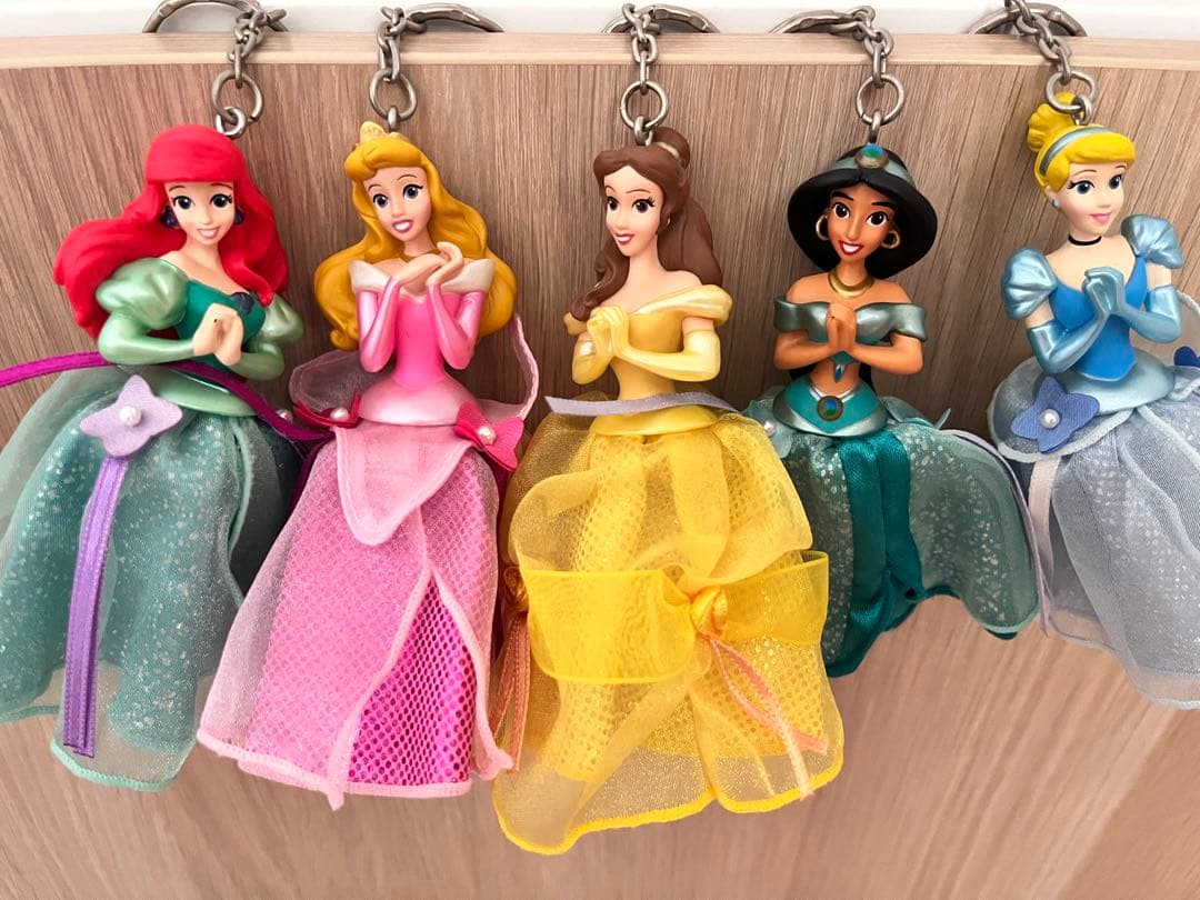 ほぼ 新品 ディズニー プリンセス ドレス キーホルダー リゾート TDR