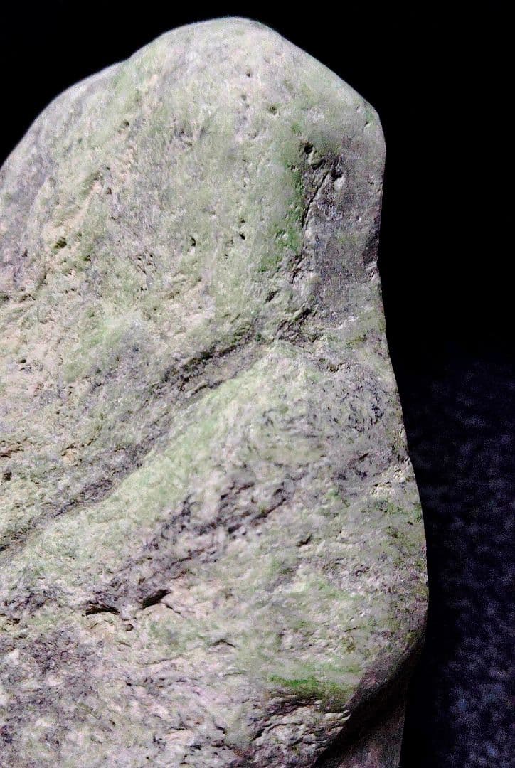 ☆翡翠原石☆糸魚川硬玉【小滝・川ズレ・カット1.5kg】