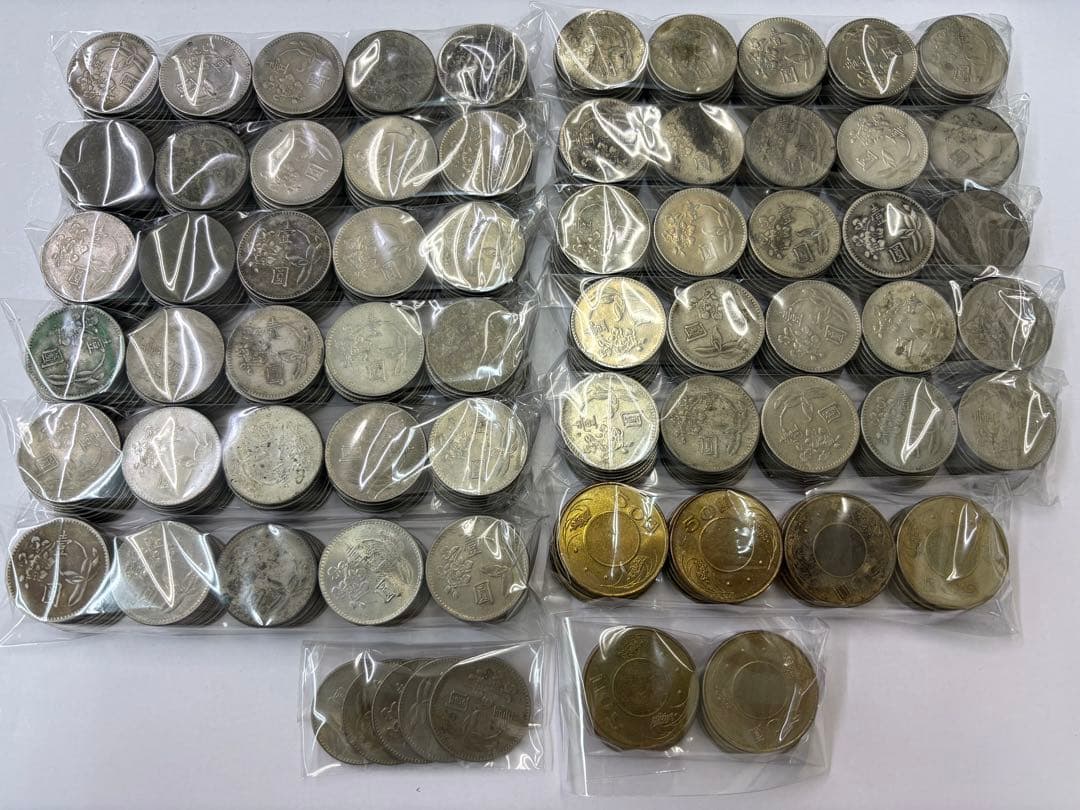 台湾2000ドル分＊旧1ドルコイン×500枚＋現行50ドルコイン×30枚 - メルカリ