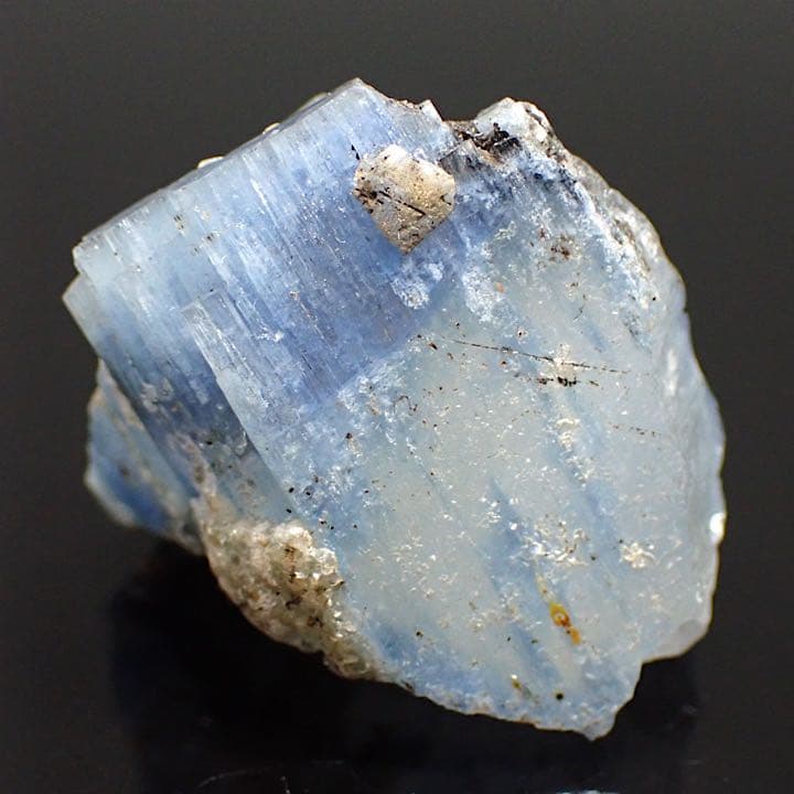 アフガニスタン/デオダラ山岳産】ボロビエバイト(アルカリベリル)原石