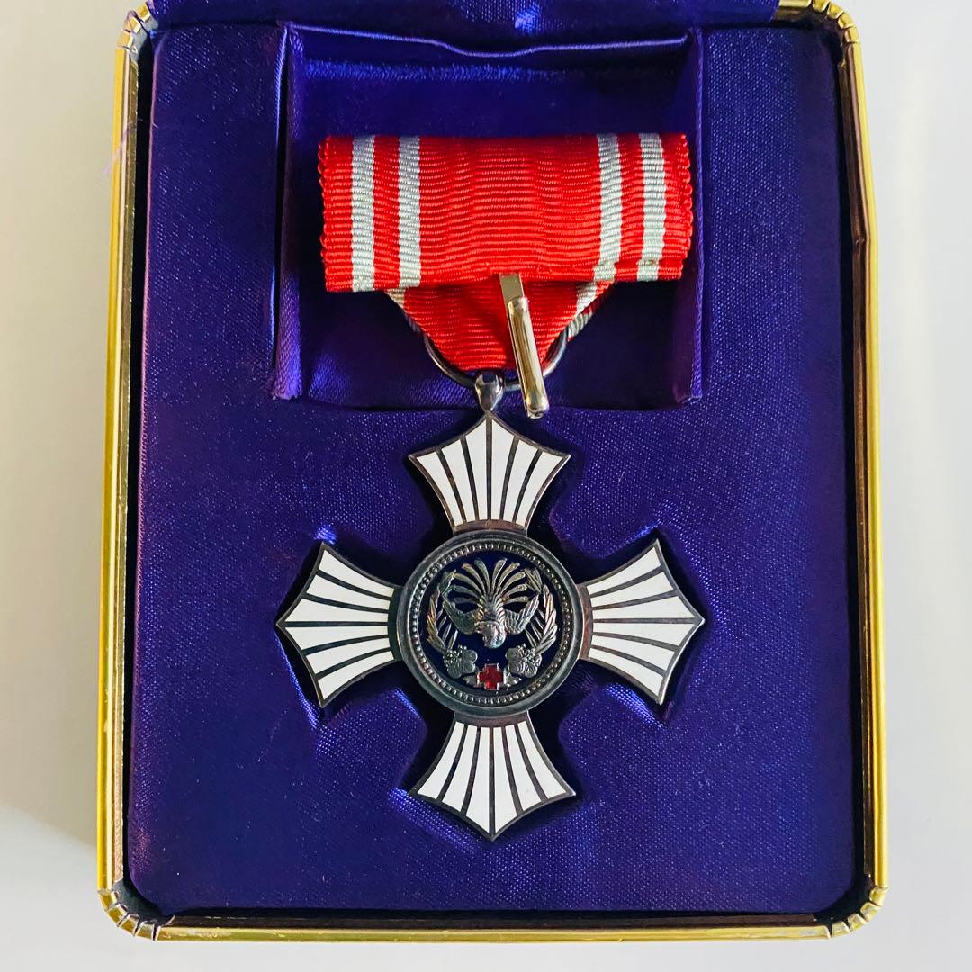 古美術 日本赤十字社 銀色有功章 バッジ ピンバッジ 章銀有功章 明治21