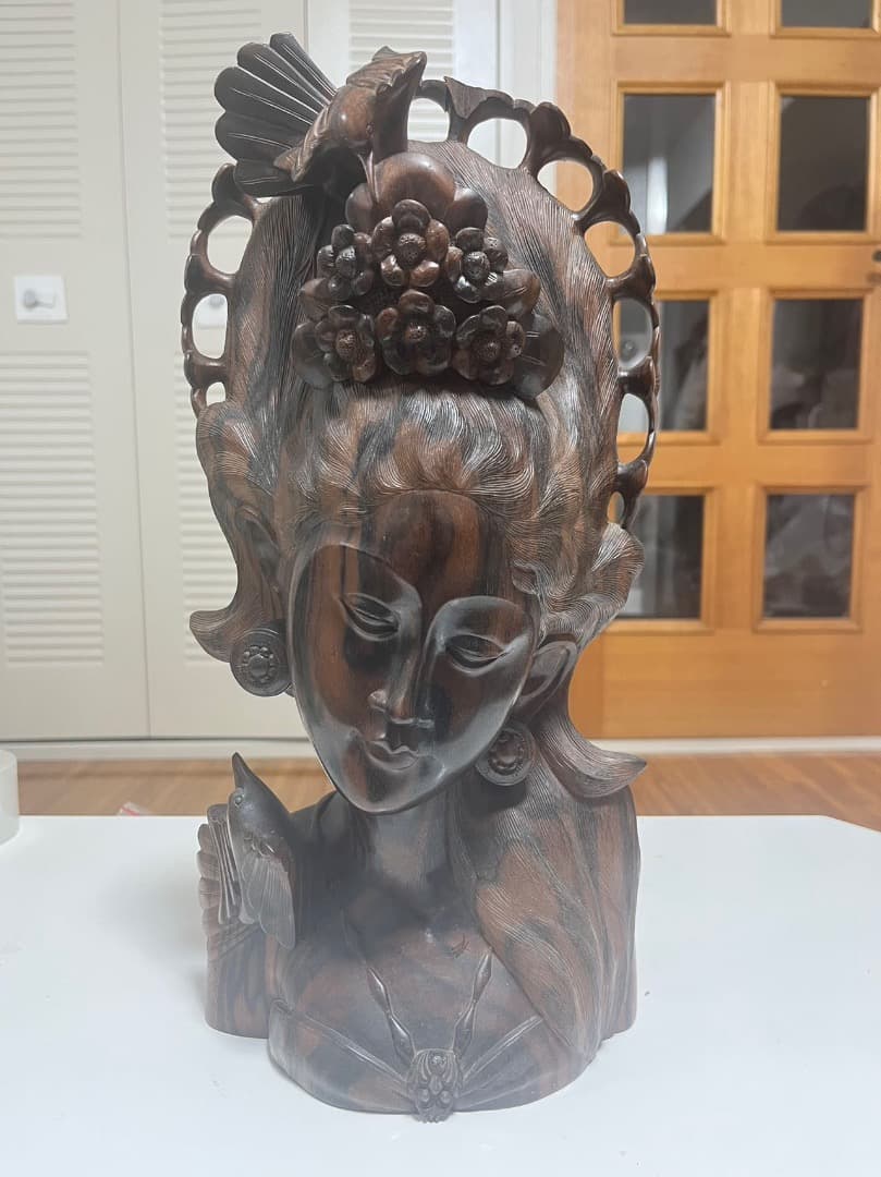 バリ島の伝統工芸黒檀バリ人形