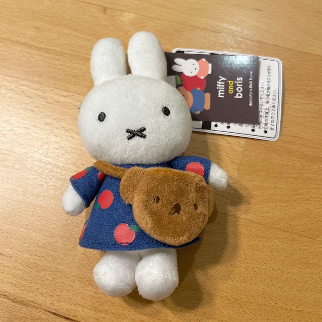 ミッフィー ボリスポシェット マスコットキーチェーン りんご - メルカリ