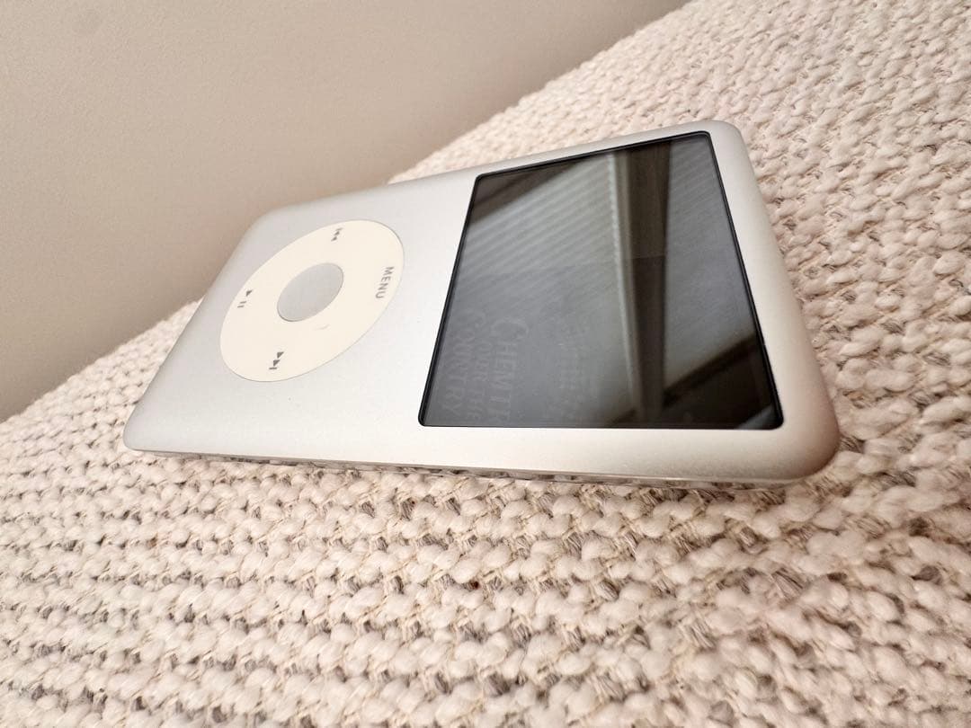 極美品 iPod classic 120GB シルバー 新品バッテリー - メルカリ