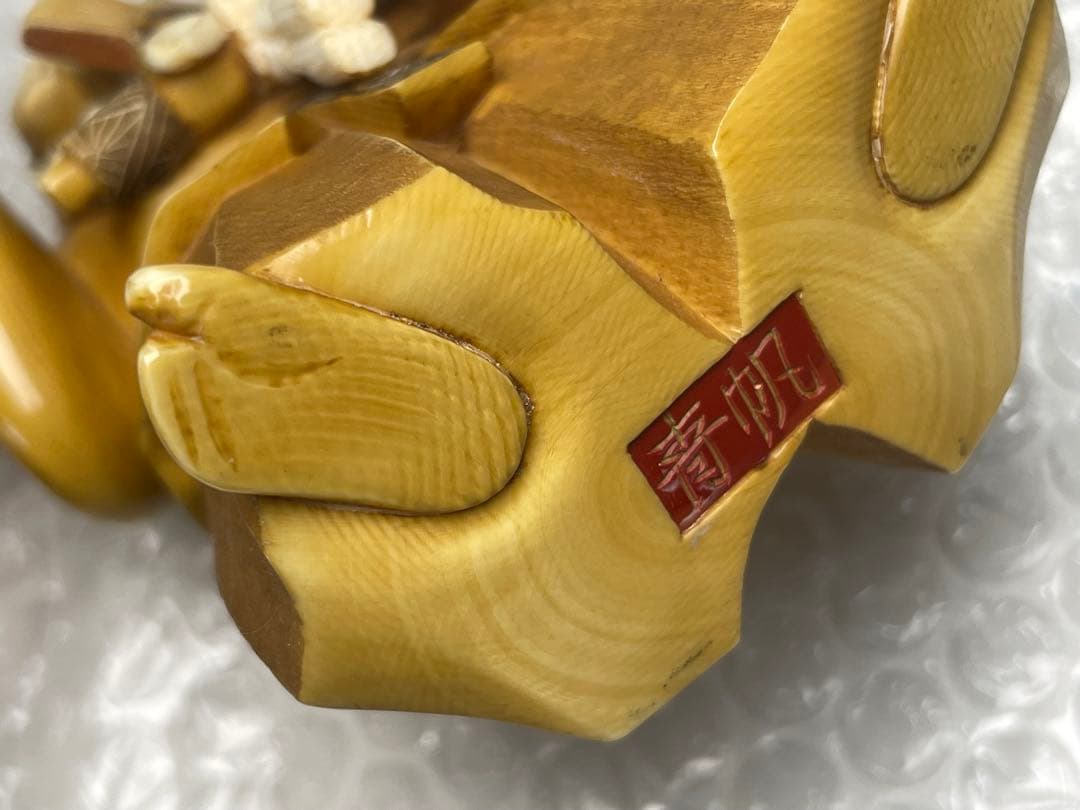 【木箱付】根付風 彫刻人形 武者像 361g 《青帆銘》