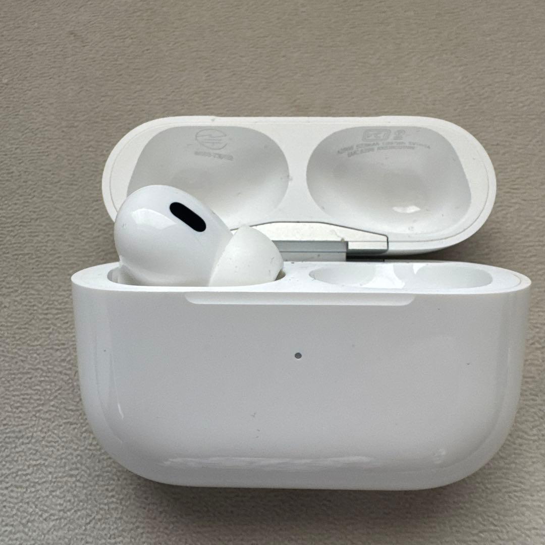 AirPods本体 ホワイト 片耳タイプ 左 AirPods Pro第2世代(左耳のみ
