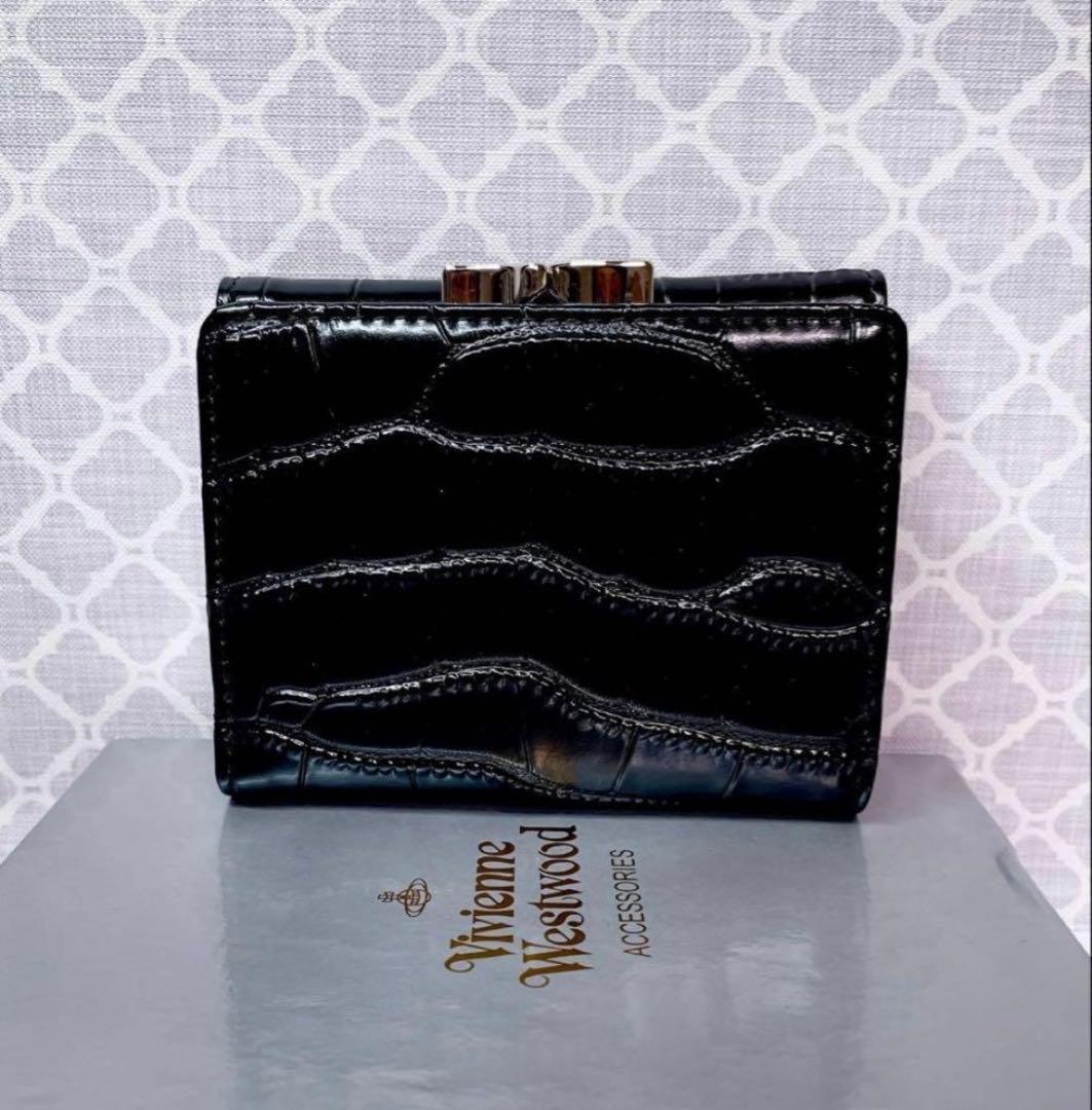 新作☆内側に素敵な柄】新品 ヴィヴィアン・ウエストウッド 三折り財布 黒
