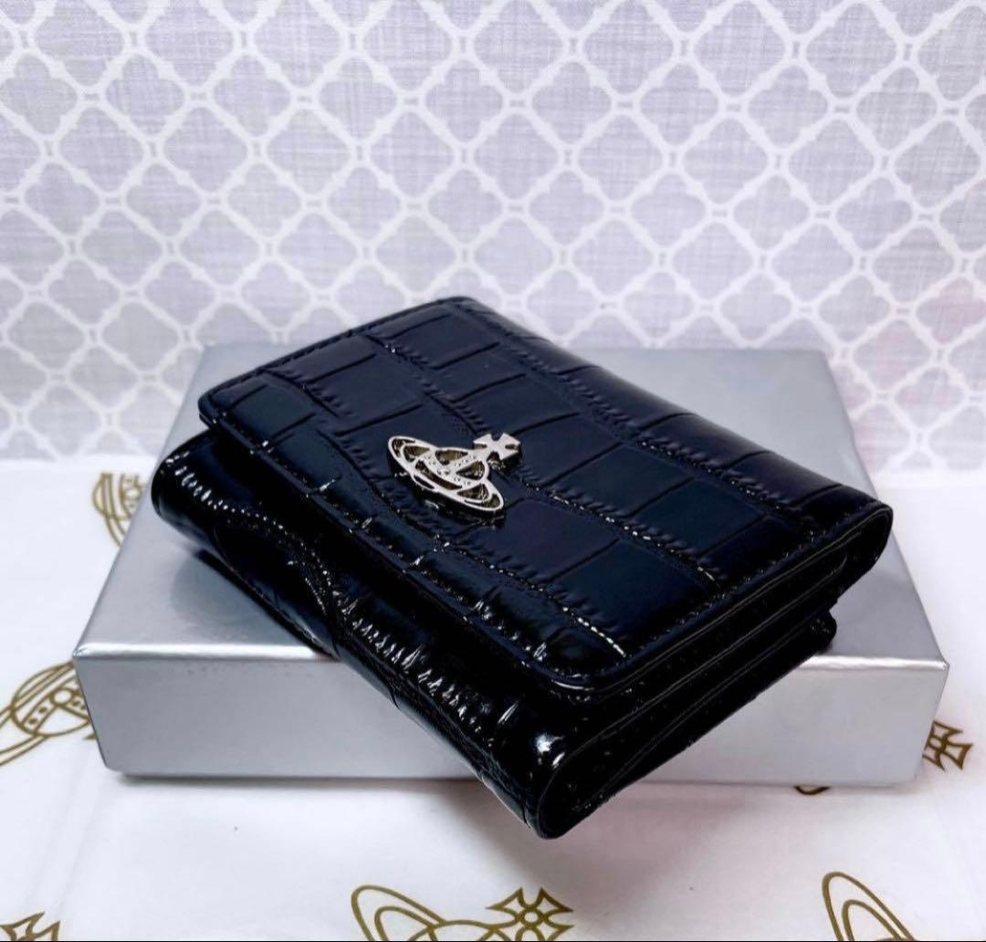 新作☆内側に素敵な柄】新品 ヴィヴィアン・ウエストウッド 三折り財布 黒