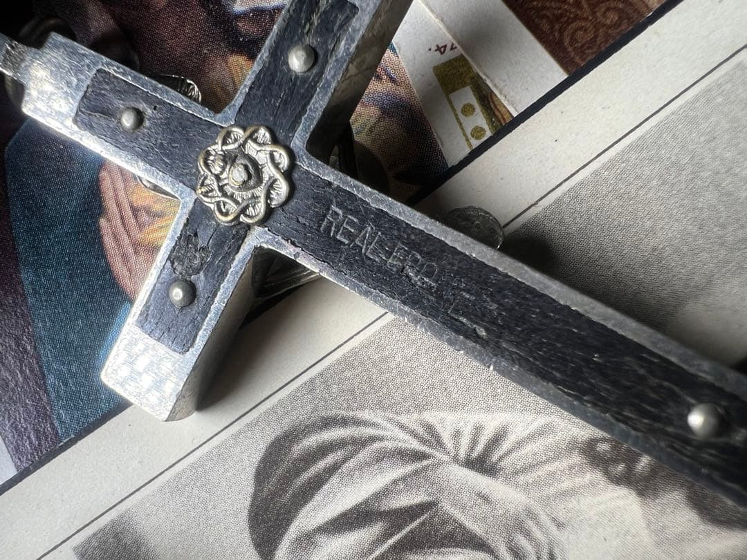 アンティーク 合金と黒檀のメメントモリクロス 20世紀前半