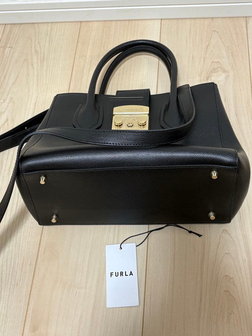 美品★FURLA レザーショルダーバッグ ブラック 黒 ワンタッチかんたん開閉