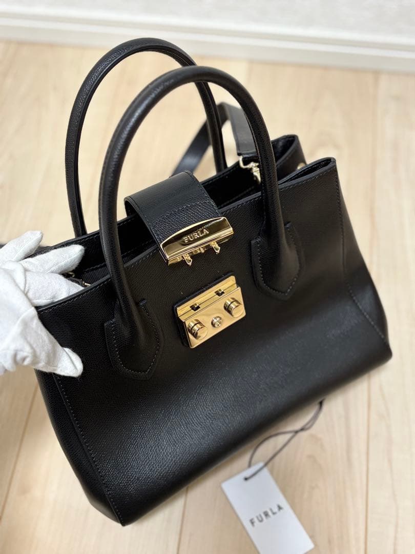 美品★FURLA レザーショルダーバッグ ブラック 黒 ワンタッチかんたん開閉