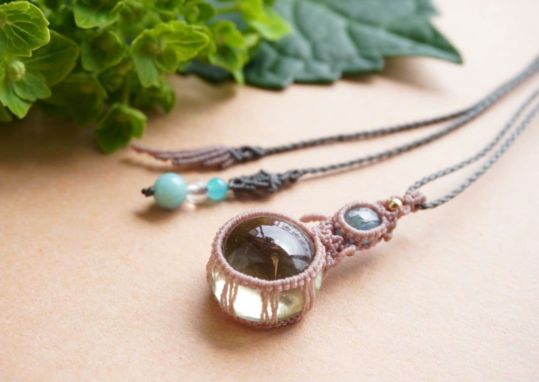 《山霞》グリーンアメジスト　グリーンカイヤナイト　マクラメ　ネックレス