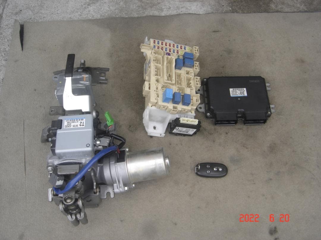 ショップ 掛軸 三輪良平作 立雛 桃の節句 共箱 落款有 二重箱入 掛軸