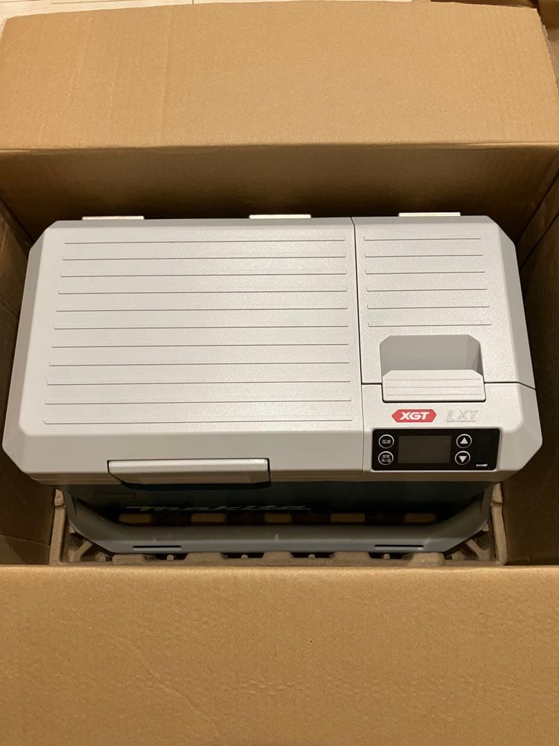 マキタ　コードレス冷温庫　40V CW003G 2回のみの使用　付属品完備