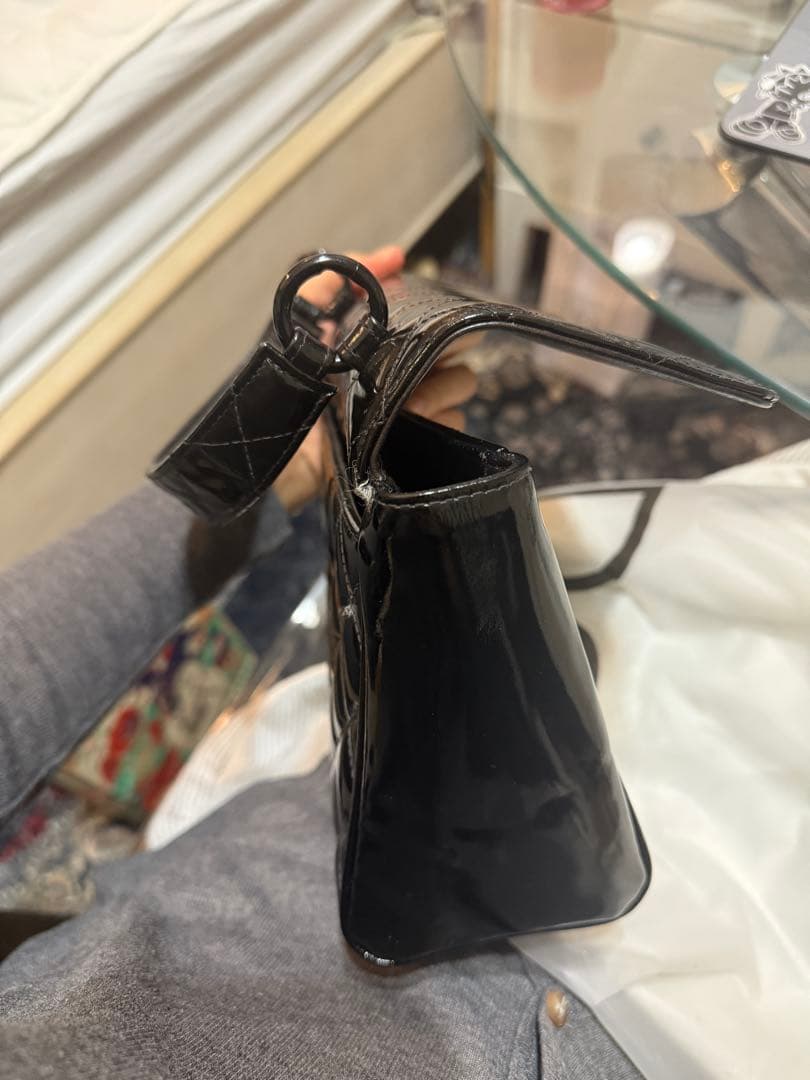 Chanel ブラック エナメル キルティング ハンドバッグ