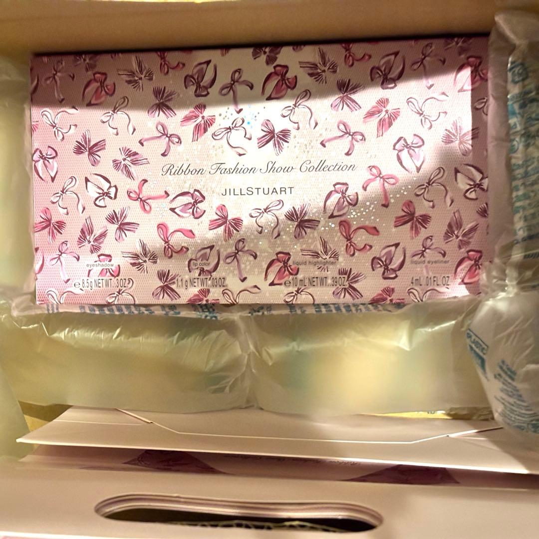 ジルスチュアート　リボンファッションショー　クリスマスコフレ 2025