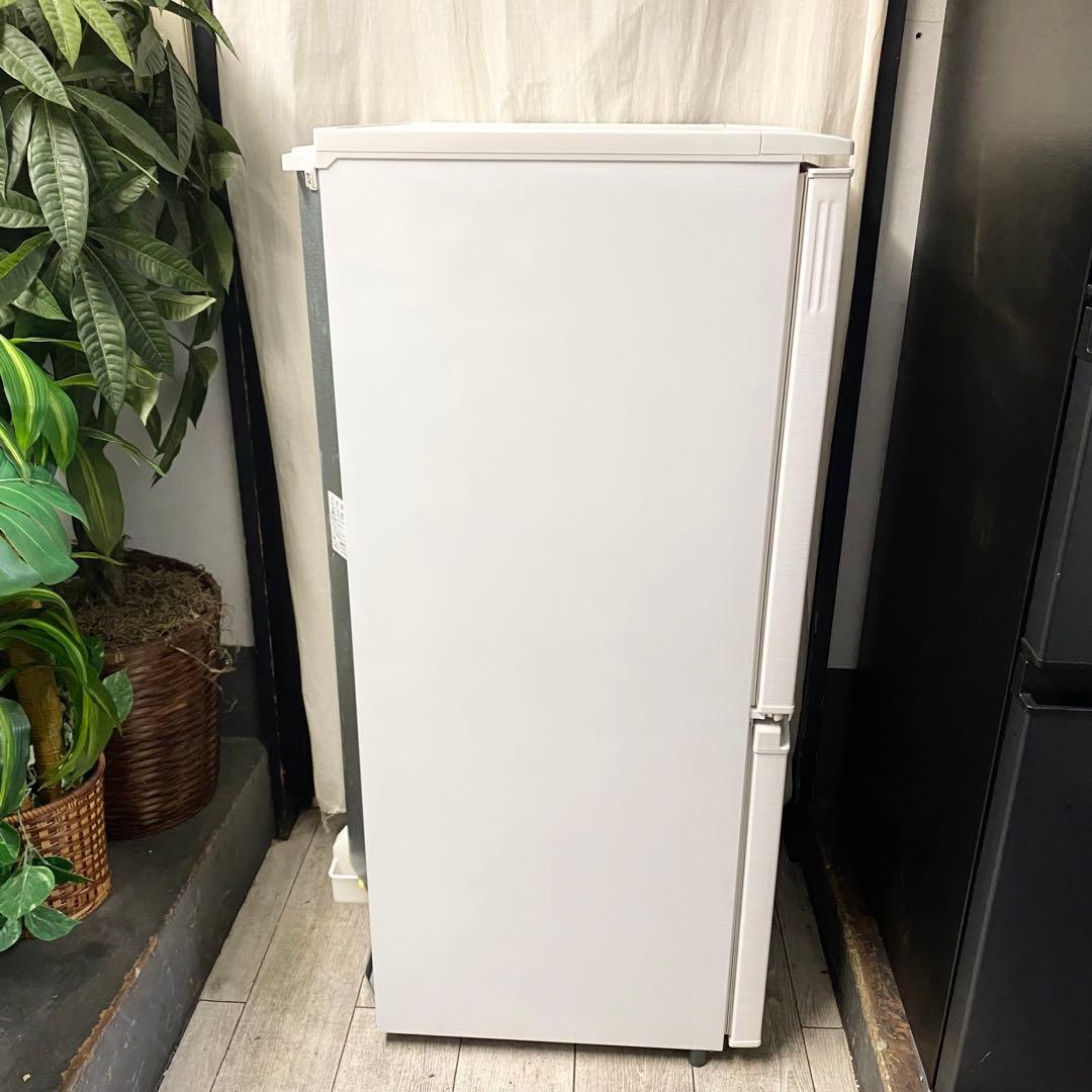 どっちも付け替えドアだから引越しでも連れて行きやすい♪2ドア冷凍冷蔵庫