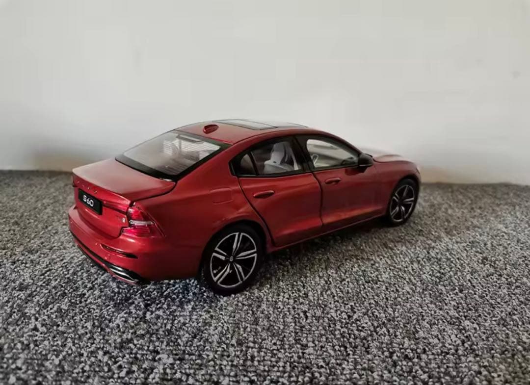 Volvo S60 1/18スケールモデルミニカー